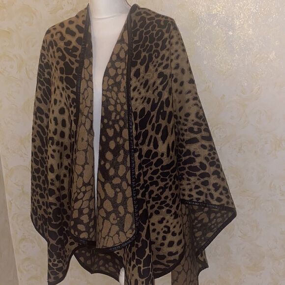 GorgeousâLeopardâPrintâShrug Wrap! - Picture 5 of 8